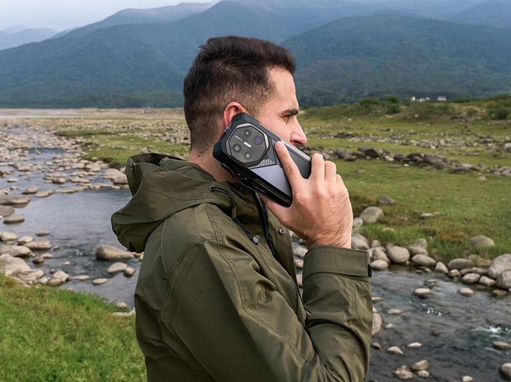 FOSSIBOT F113 5G - telefon outdoorowy w terenie